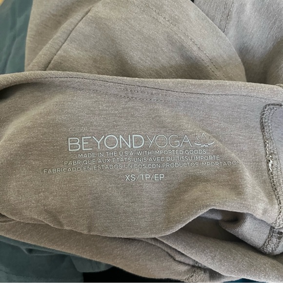 Beyond Yoga Spacedye Refocus Cropped Tank (size XS) - Picture 6 of 6